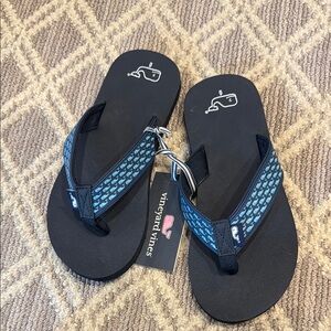 Vineyard Vines Black and Blue Flip Flops